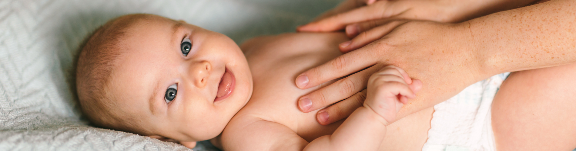 Happy Baby am Wickeltisch 