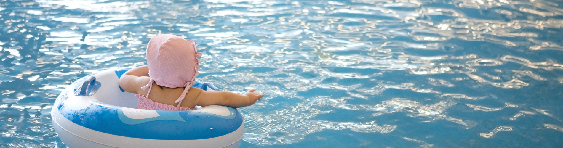 Baby im Pool Baby im Pool