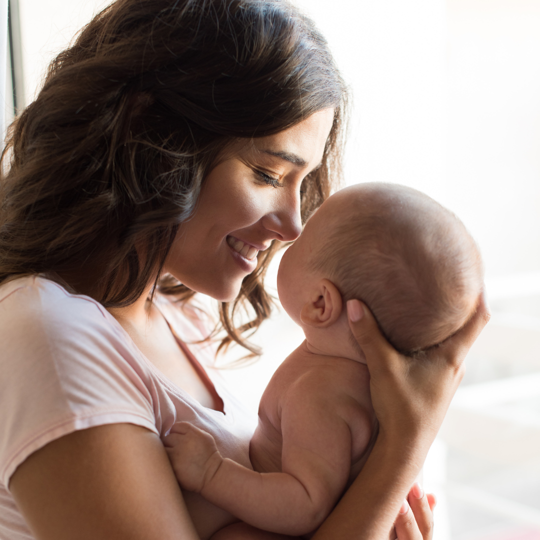 Mutter mit Baby auf dem Arm mama mit baby